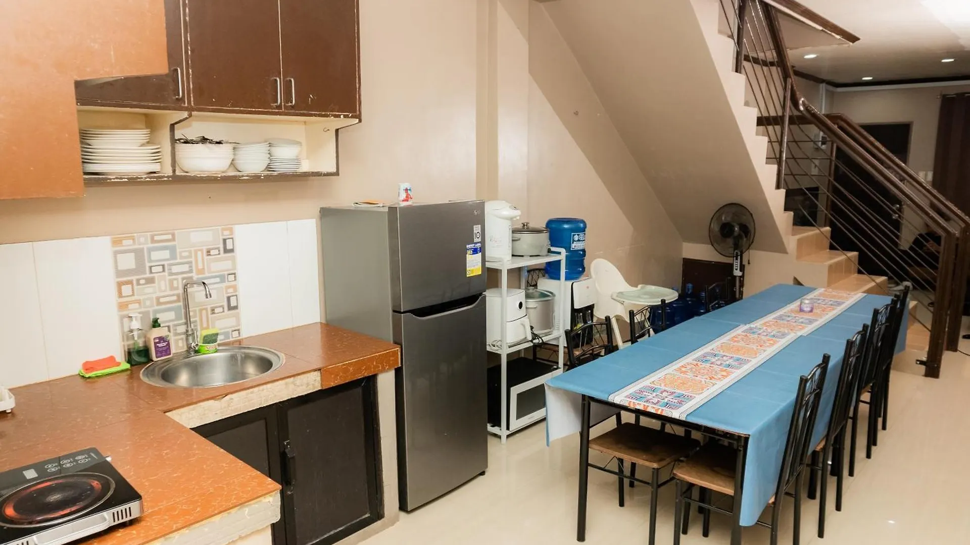 Holiday home Townes South Huge Home Near Sm Ecoland Dgt Coastal Road Addu Um