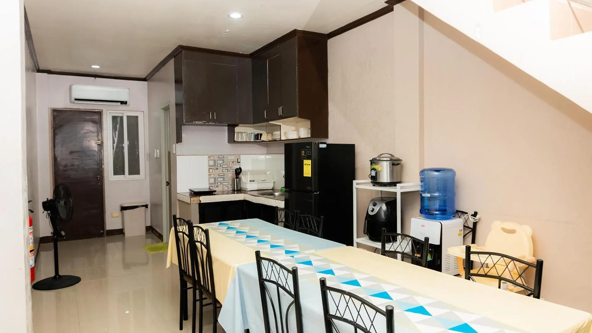 Holiday home Townes South Huge Home Near Sm Ecoland Dgt Coastal Road Addu Um Philippines
